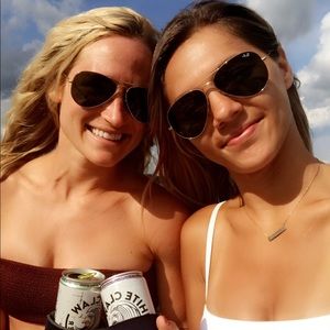 Meet your Posher, Mirela